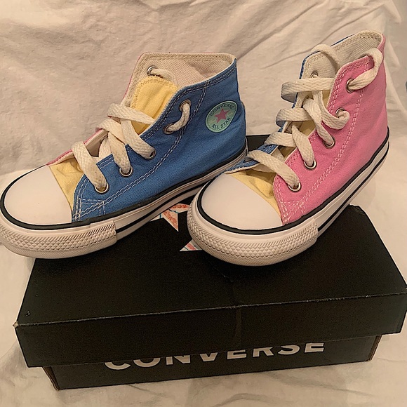 Toddler size 8 converse - Picture 1 of 5